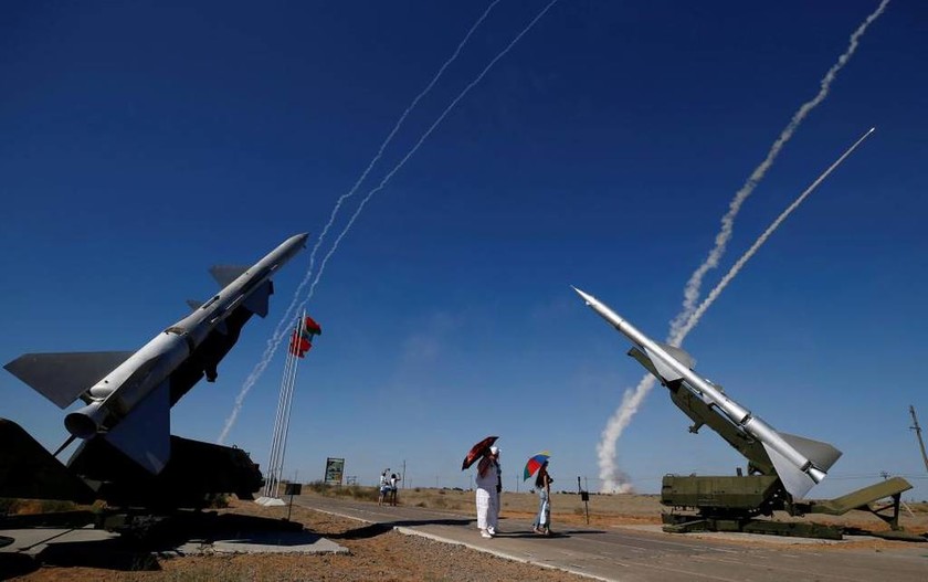 Συναγερμός στο ΝΑΤΟ: O Πούτιν κυκλώνει με στρατιωτικές βάσεις και πυραύλους την Ευρώπη 