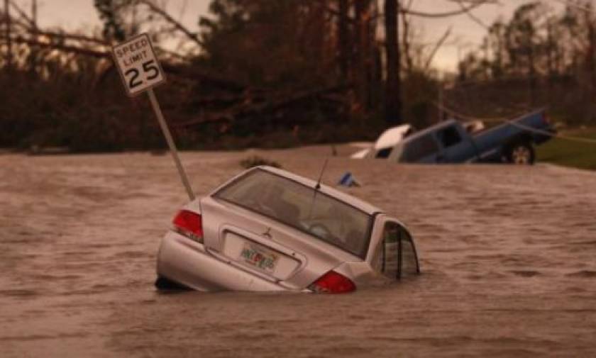 ΗΠΑ: Φόβοι για «εκατόμβη» νεκρών από τον τυφώνα-τέρας Μάικλ – Αγνοούνται 1300 άνθρωποι (Vids)