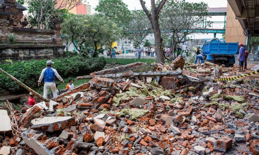 Νεός σεισμός 6 Ρίχτερ συγκλόνισε την Ινδονησία