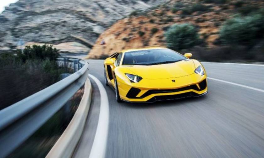 Lamborghini μπαίνει με τις μπάντες στην στροφή, το αποτέλεσμα είναι για τρελά γέλια (vid)