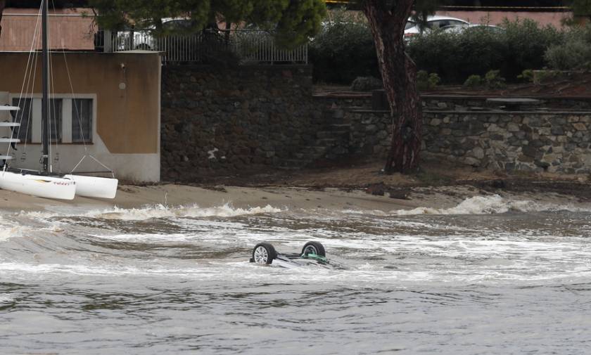 Τραγωδία στη Γαλλία: Δύο νεκροί από τις καταρρακτώδεις βροχές (pics)