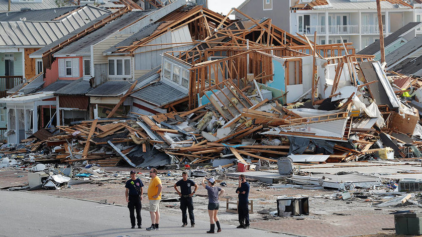 Φλόριντα: Εικόνες «βιβλικής καταστροφής» και 12 νεκροί από το φονικό τυφώνα «Μάικλ» (vids+pics)