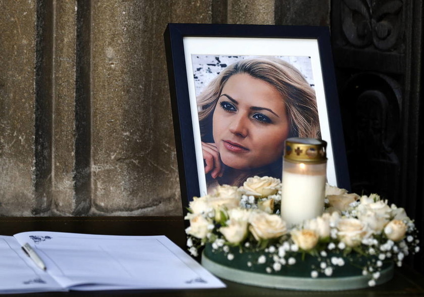 Θρήνος και οργή στην κηδεία της δημοσιογράφου που βίασαν και ξυλοκόπησαν μέχρι θανάτου (Pics+Vids)