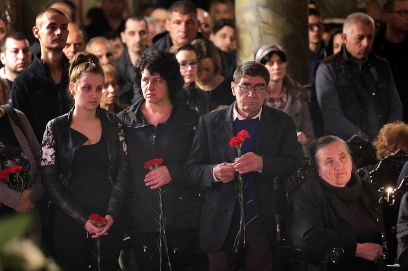 Θρήνος και οργή στην κηδεία της δημοσιογράφου που βίασαν και ξυλοκόπησαν μέχρι θανάτου (Pics+Vids)