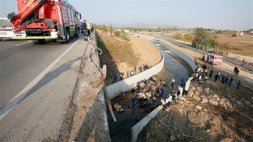Τραγωδία στην Τουρκία - Φορτηγό έπεσε σε κανάλι - 19 νεκροί (pics+vid)