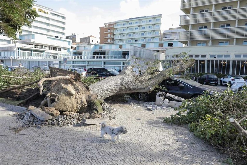 Ο «κυκλώνας–ζόμπι» Λέσλι «σαρώνει» και την Ισπανία με ανέμους–ρεκόρ: Δείτε LIVE εικόνα