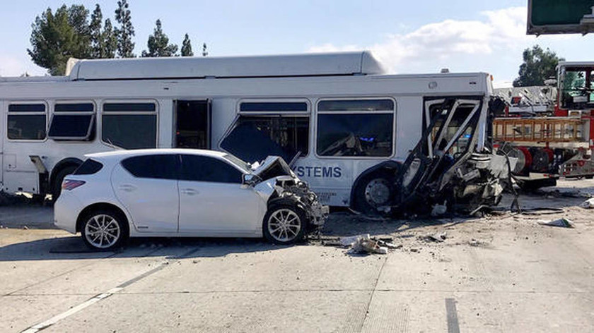 ΗΠΑ: Εικόνες χάους σε αυτοκινητόδρομο του Λος Άντζελες - 40 τραυματίες από καραμπόλα (vid&pics)