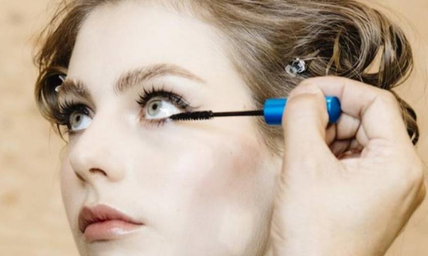 Double mascara: Το μυστικό των makeup artists για τέλειες βλεφαρίδες