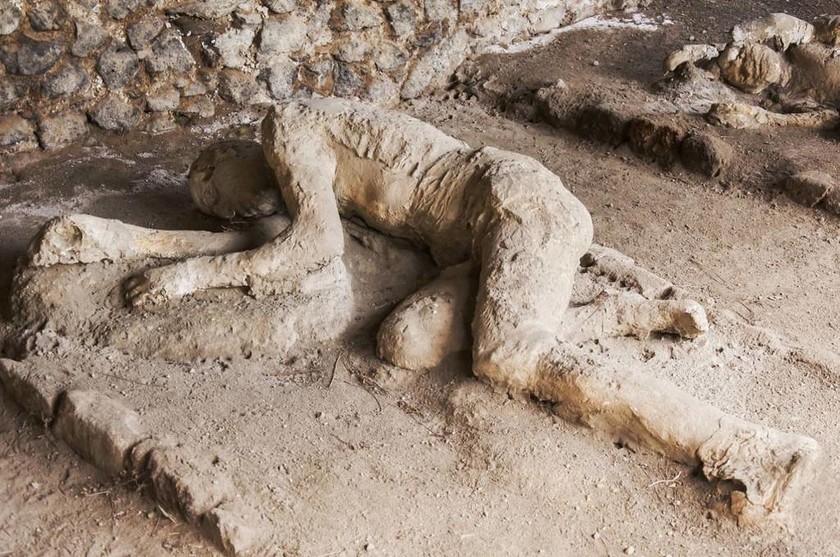Εντυπωσιακή ανακάλυψη στην Πομπηία ανατρέπει όσα γνωρίζαμε για την έκρηξη του Βεζούβιου (Vids)