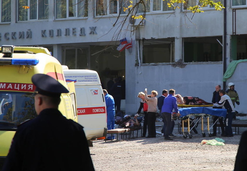 «Βλέπαμε πτώματα παντού»: Αυτός είναι δράστης του μακελειού στο κολέγιο της Κριμαίας (Vid)