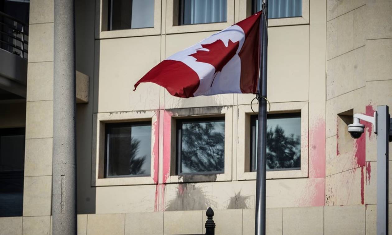 Ρουβίκωνας: Το βίντεο της επίθεσης στην πρεσβεία του Καναδά