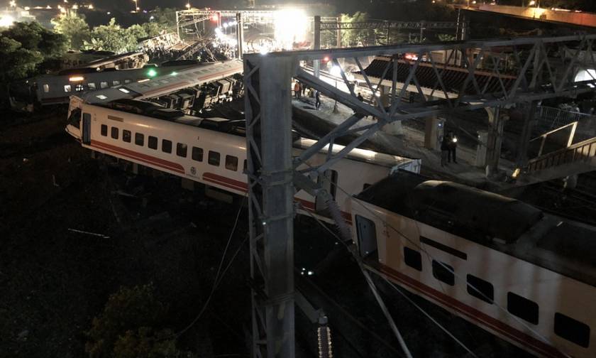Τραγωδία στην Ταϊβάν: Πολύνεκρο δυστύχημα με εκτροχιασμό τρένου (vid)
