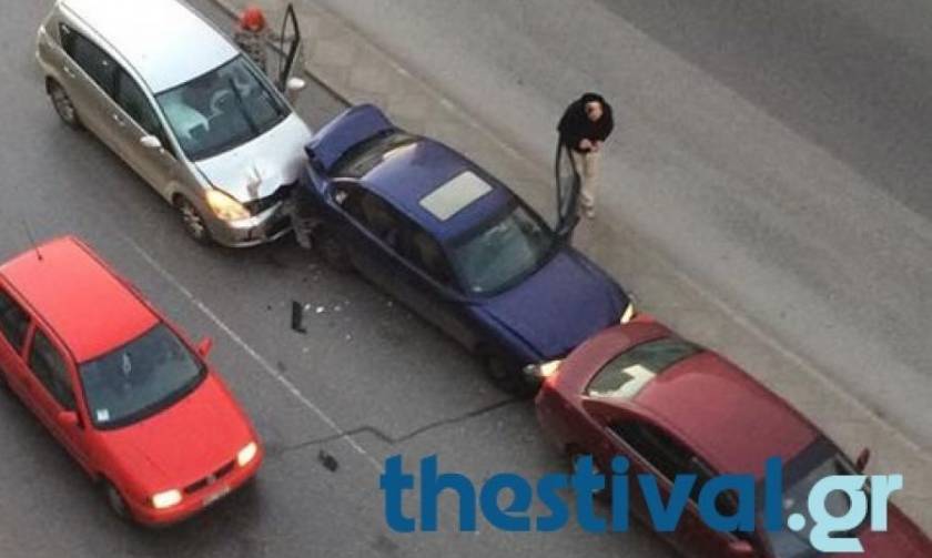 Καραμπόλα έξι οχημάτων στην εθνική οδό Θεσσαλονίκης - Μουδανιών