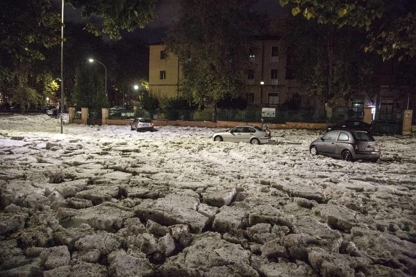 Χάος στη Ρώμη: Πρωτοφανές χαλάζι κάλυψε τα πάντα (pics+vids)