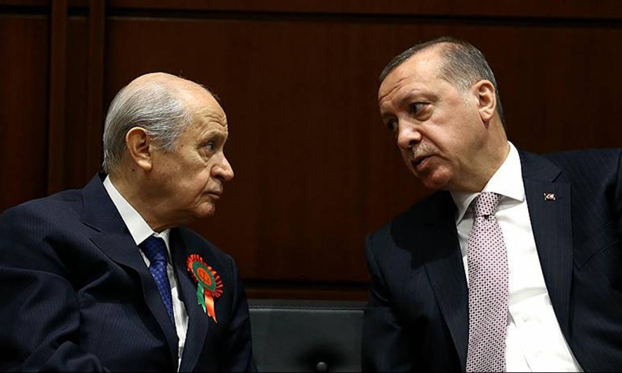 Ραγδαίες εξελίξεις στην Τουρκία: Ο Μπαχτσελί γυρίζει την «πλάτη» στον Ερντογάν – Γκρεμίζεται η λίρα