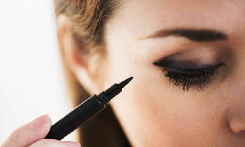 Οι 3 τεχνικές για άψογο cat eye makeup που πρέπει να δοκιμάσεις