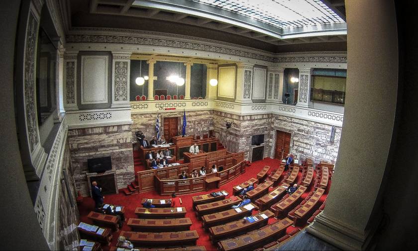 Βουλή: Υπερψηφίστηκε το νομοσχέδιο για τις αλλαγές στα «πόθεν έσχες»