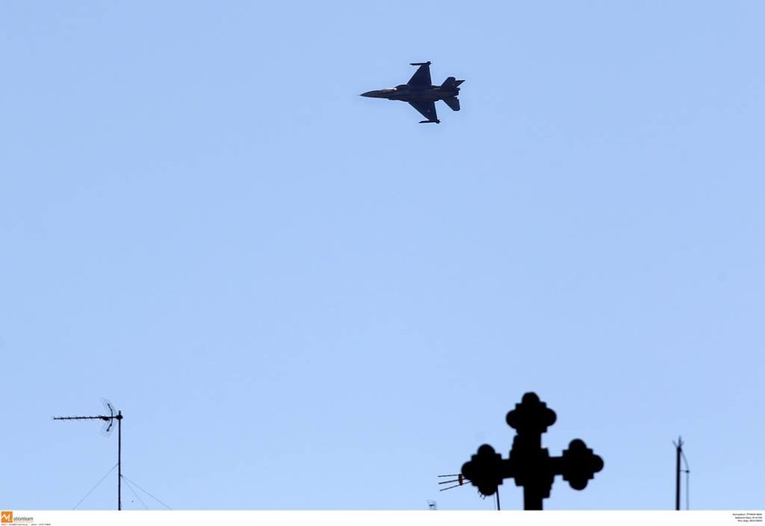 Ανατριχίλα: Το F-16 «ΖΕΥΣ» της Πολεμικής Αεροπορίας «σκίζει» τους αιθέρες (pics)