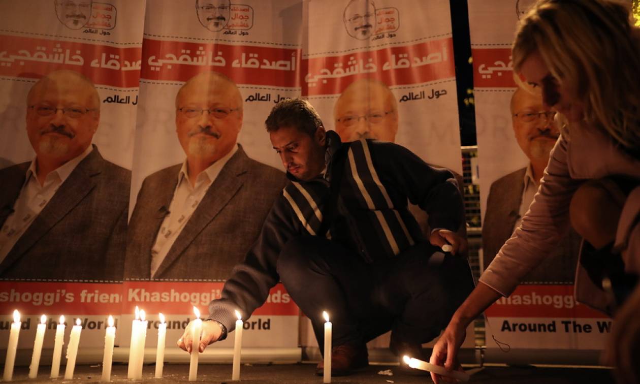 Θλίψη για τον Κασόγκι στην Τουρκία: Κεριά και συνθήματα έξω από την πρεσβεία της Σαουδικής Αραβίας