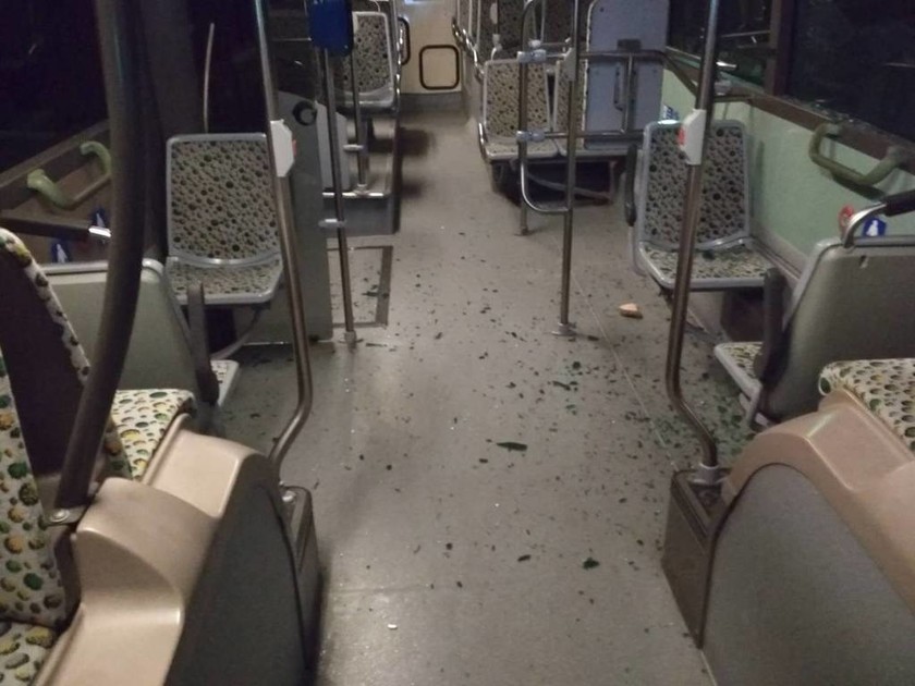 Ρεπορτάζ Newsbomb.gr: Επιθέσεις με πέτρες σε λεωφορεία - «Αυτό είναι το μεροκάματο του τρόμου» 