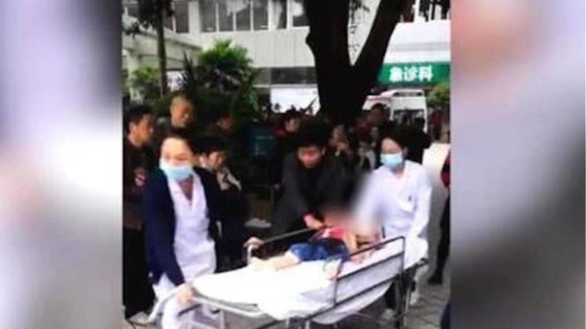 Φρίκη στην Κίνα: Γυναίκα μαχαίρωσε 14 παιδιά σε νηπιαγωγείο (vids+pics)
