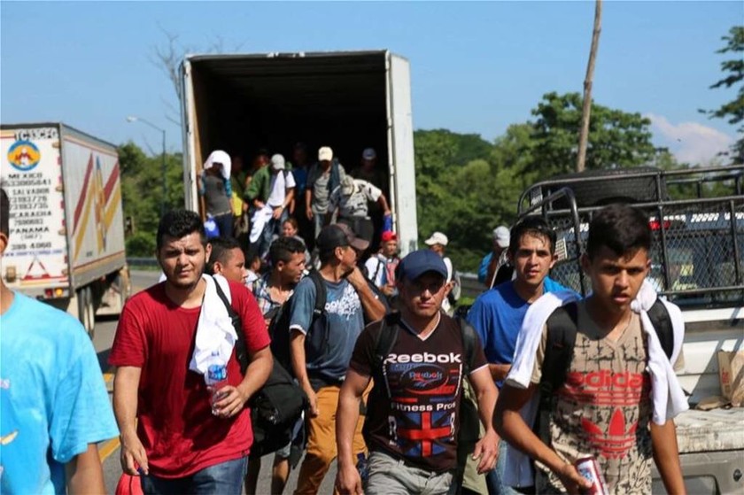 Το «καραβάνι» της απόγνωσης και του τρόμου: 7.000 μετανάστες αντιμέτωποι με το στρατό των ΗΠΑ (vids)