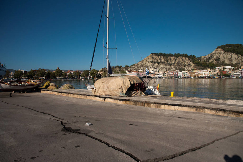 Σεισμός Ζάκυνθος: Συνεχίζονται οι μετασεισμοί - Δύτες ελέγχουν το λιμάνι για ζημιές (pics+vid)
