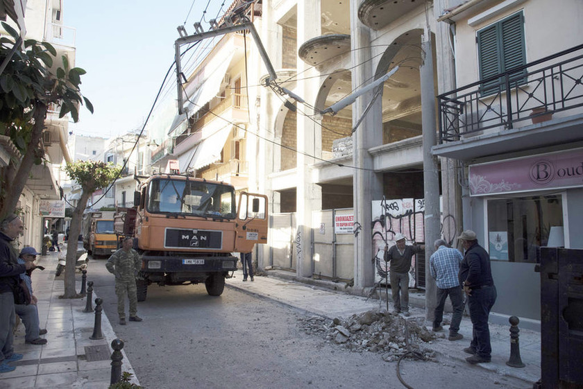 Σεισμός Ζάκυνθος: Συνεχίζονται οι μετασεισμοί - Δύτες ελέγχουν το λιμάνι για ζημιές (pics+vid)
