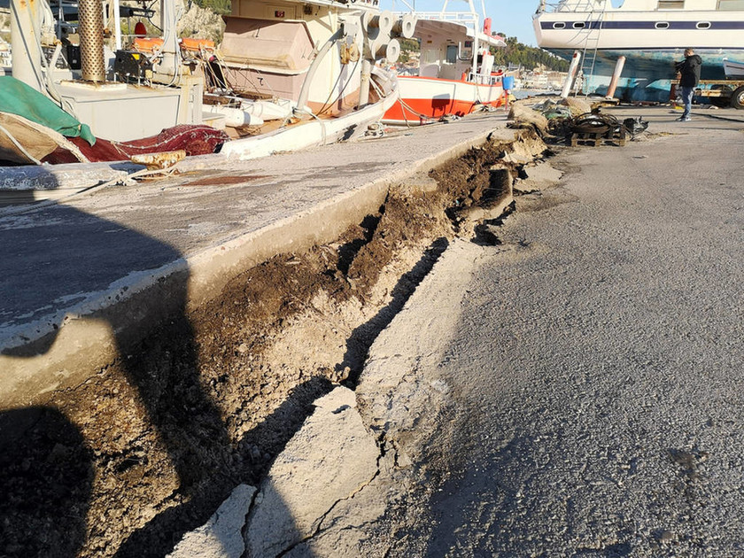 Σεισμός Ζάκυνθος: Εκκενώνονται σπίτια - Σε επιφυλακή για το μεγάλο μετασεισμό