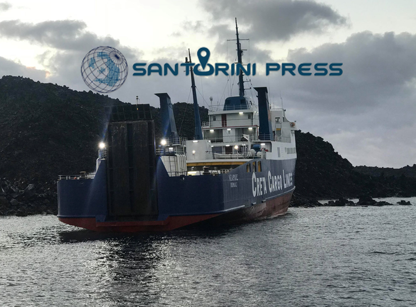 Σαντορίνη: Αρχίζουν οι προσπάθειες αποκόλλησης του φορτηγού πλοίου «Νέαρχος» (pics)
