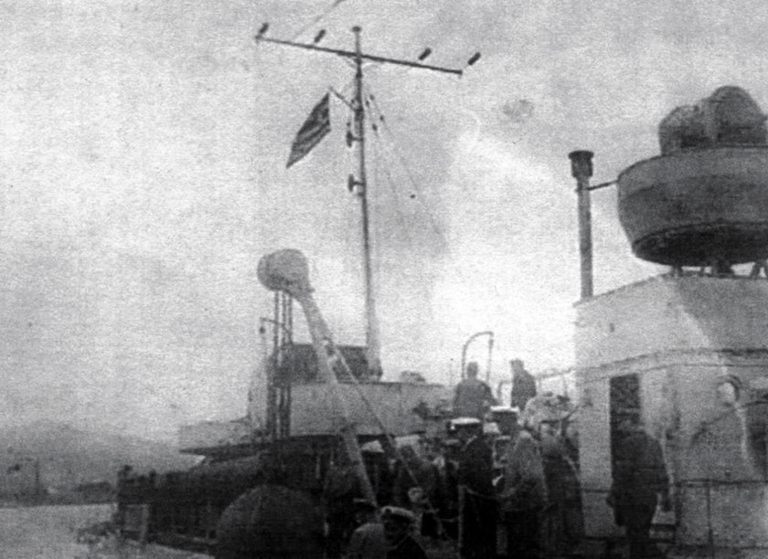 Φωτογραφία που δόθηκε σήμερα στη δημοσιότητα και εικονίζει φόρτωση ναρκών στο αντιτορπιλικό "Ύδρα" , Κυριακή 28 Οκτωβρίου 2018. Πολυσήμαντος και καθοριστικός ήταν ο ρόλος των δυνάμεων του Πολεμικού Ναυτικού που έδρευαν στην Πάτρα κατά την διάρκεια του ελλ