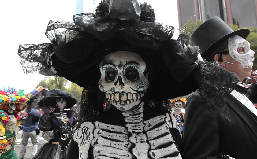 Χιλιάδες Μεξικανοί γιορτάζουν την «Ημέρα των Νεκρών» (pics)