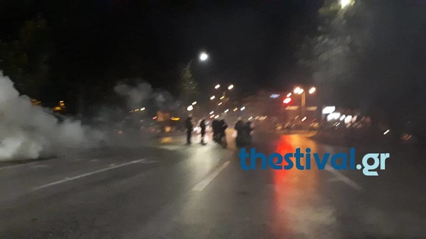 EKTAKTO - Θεσσαλονίκη: Ένταση και επεισόδια στην πορεία για τον Κατσίφα – Πετροπόλεμος και χημικά