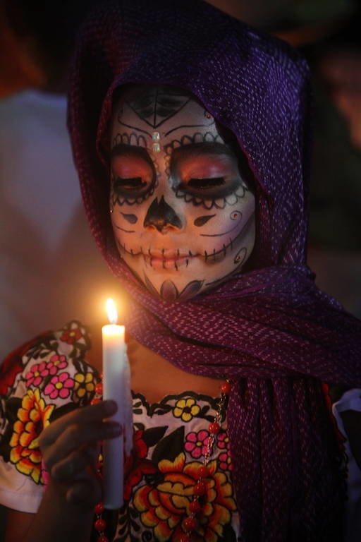 «Άνοιξαν» οι πύλες του Κάτω Κόσμου Κόσμου: Απόκοσμες εικόνες από την «Ημέρα των Νεκρών» 