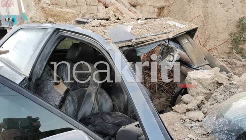 Ηράκλειο: Φρικτό δυστύχημα στο Τυμπάκι - Αυτοκίνητο έπεσε πάνω σε σπίτι - Σοκαριστικές ιεικόνες