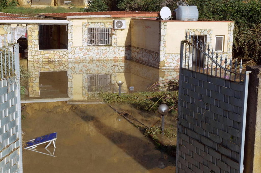 Φονικές πλημμύρες στη Σικελία: Δώδεκα νεκροί από τη θεομηνία (pics+vids)
