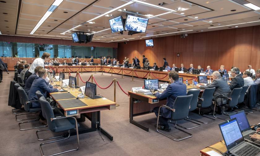 Eurogroup: Στο προσκήνιο η Ιταλία - Έντονο παρασκήνιο για την Ελλάδα και το μαξιλάρι ασφαλείας
