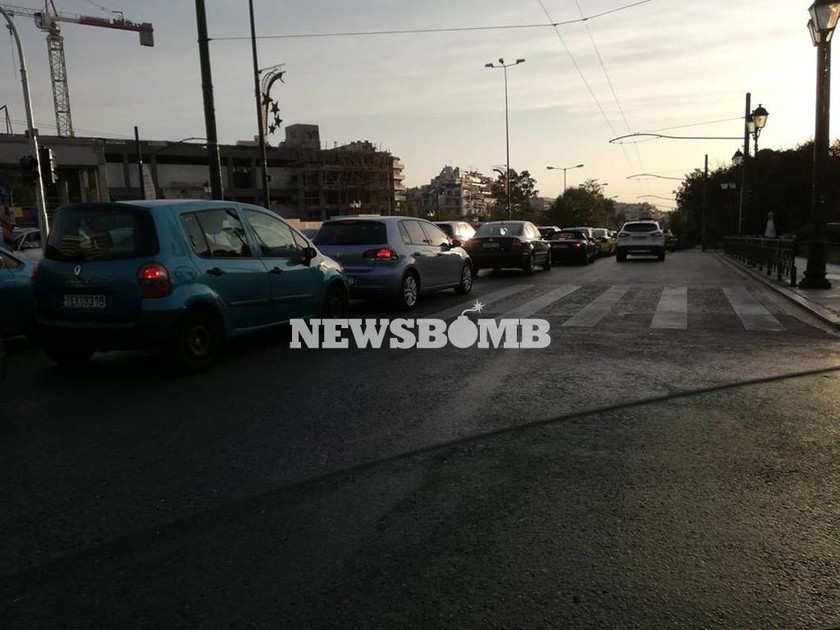 Προσοχή! Κυκλοφοριακό χάος στο κέντρο της Αθήνας - Χύθηκαν λάδια μπροστά από το Καλλιμάρμαρο