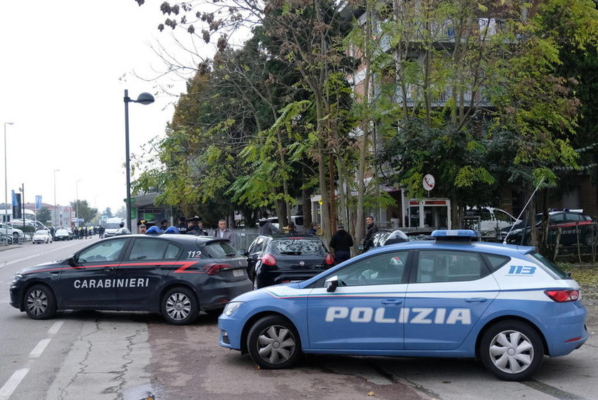 Έληξε η ομηρία στην Ιταλία: Παραδόθηκε ο μαφιόζος μετά από πολύωρη διαπραγμάτευση (pics)