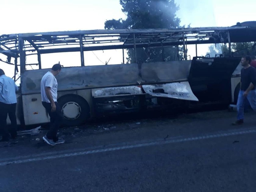 Λευκάδα: Φωτιά σε λεωφορείο του ΚΤΕΛ εν κινήσει (pics+vid)