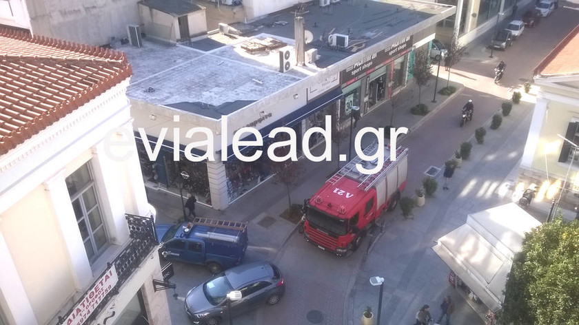 Πανικός στη Χαλκίδα: Έκρηξη σε φρεάτιο στο κέντρο της πόλης – Δείτε εικόνες