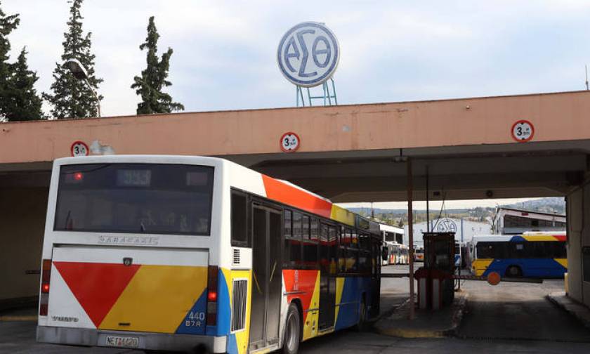 Τροχαίο στη Θεσσαλονίκη: Λεωφορείο έπεσε σε σταθμευμένα αυτοκίνητα