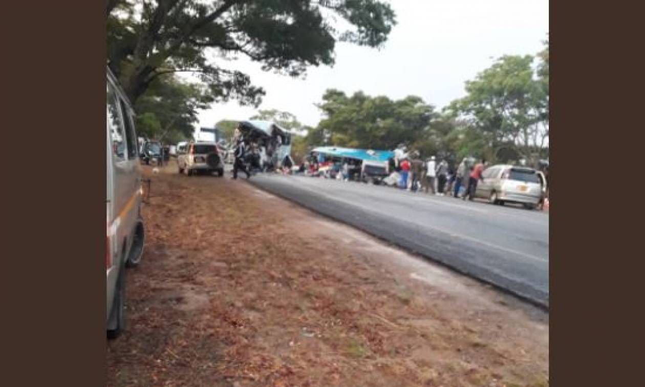 Τραγωδία στη Ζιμπάμπουε: Τουλάχιστον 47 νεκροί μετά από σύγκρουση λεωφορείων (pics)