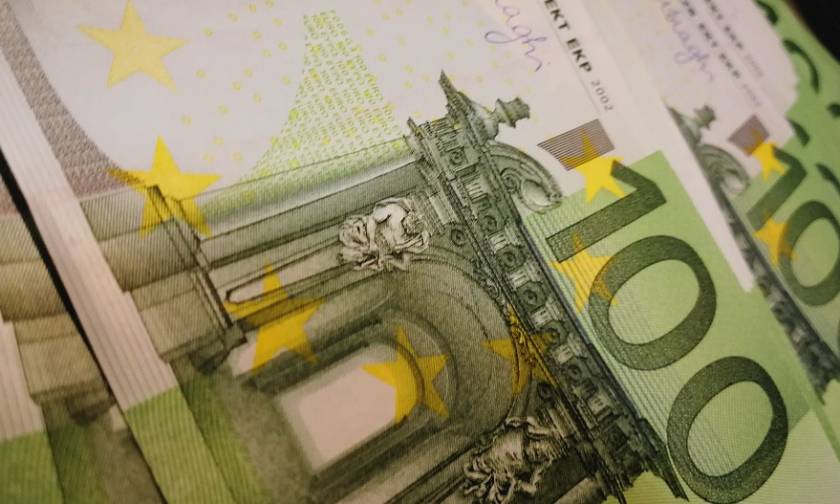 Με κάρτες όλες οι συναλλαγές άνω των 300 ευρώ - Τι εξετάζει το ΥΠΟΙΚ