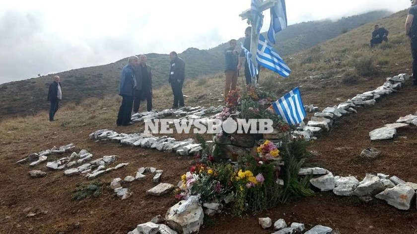 LIVE η κηδεία του Κωνσταντίνου Κατσίφα - «Κλαίει» η Βόρεια Ήπειρος - Θρηνεί ο Ελληνισμός  (2)