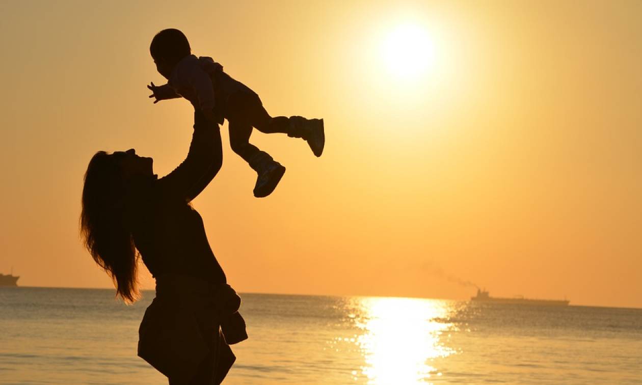 ΟΠΕΚΑ - Επίδομα σε μητέρες: Παράταση για το επίδομα των 1.000 ευρώ
