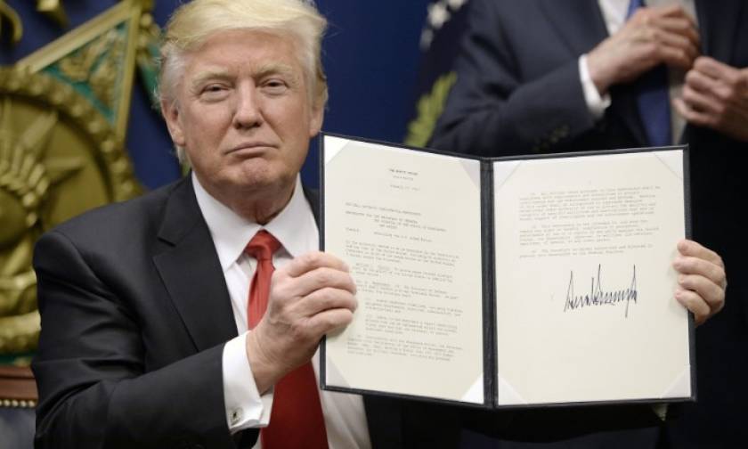 ΗΠΑ: Ο Τραμπ υπέγραψε την εντολή που θα απαγορεύει στους παράτυπους μετανάστες να αιτηθούν άσυλο