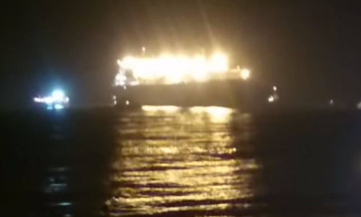 Προσάραξη πλοίου έξω από το λιμάνι του Ηρακλείου (vid)