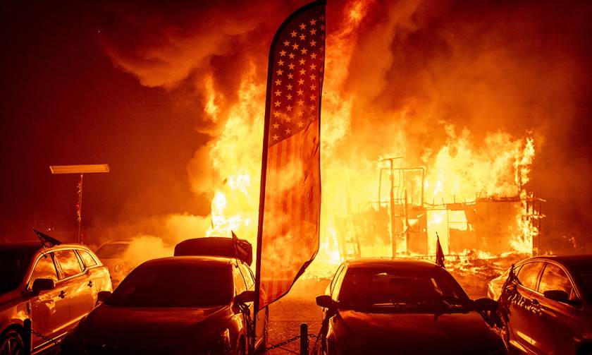 «Κόλαση» φωτιάς στην Καλιφόρνια: Τουλάχιστον 23 νεκροί - Δεκάδες αγνοούμενοι (pics+vids)