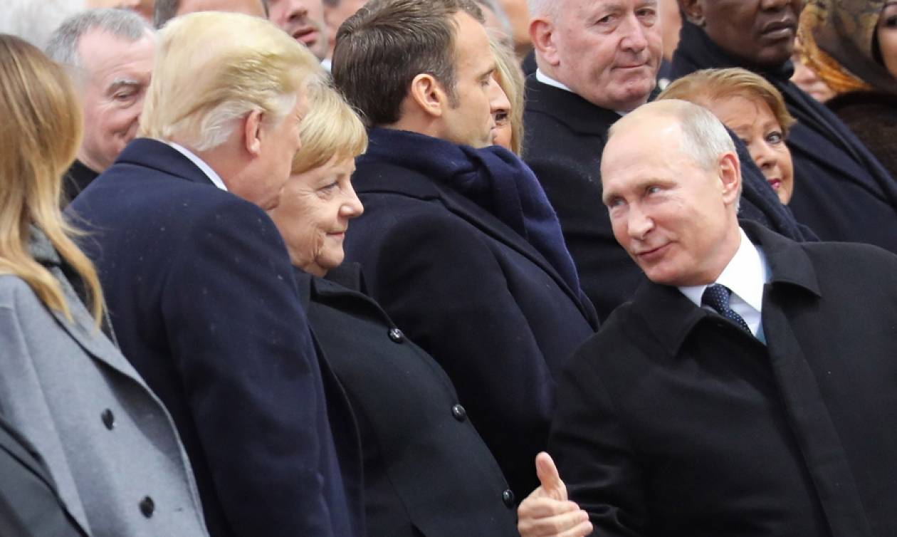 Παρίσι: Όταν Τραμπ και Πούτιν έσφιξαν τα χέρια κάτω από την Αψίδα του Θριάμβου (pics&vid)